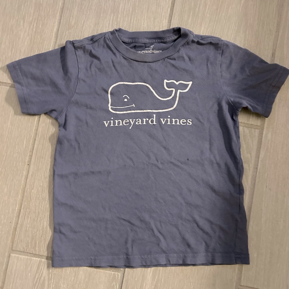 Vineyard Vines tshirt